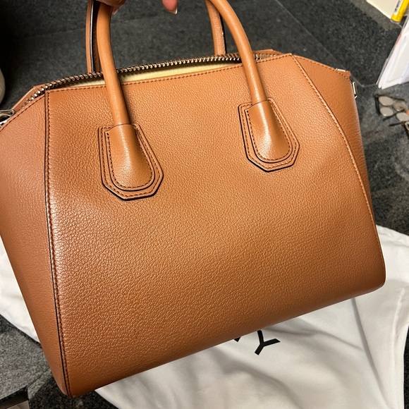 Givenchy Medium Antigona Bag in Brown Grained Leather - Picture 5 of 10